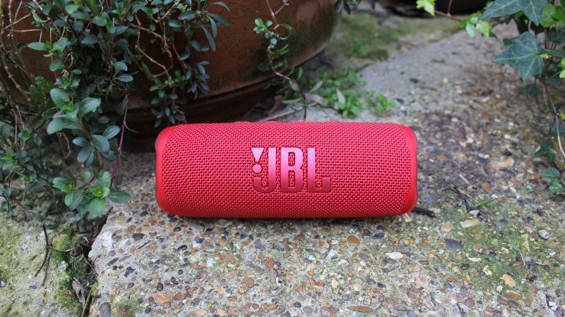 Cách bố trí loa bluetooth mini cho cafe sân vườn